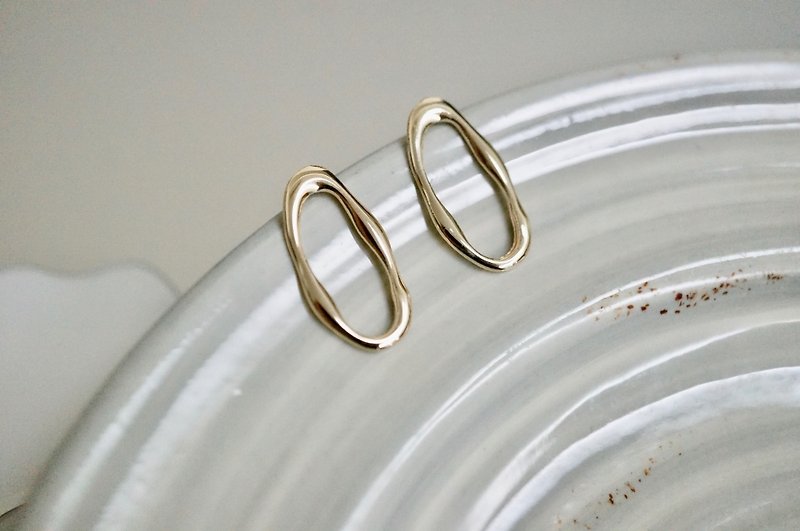 ITS-281 【Earrings · Golden minimalist wavy oval】 Ellipse metal earrings only - Earrings & Clip-ons - Other Metals Gold