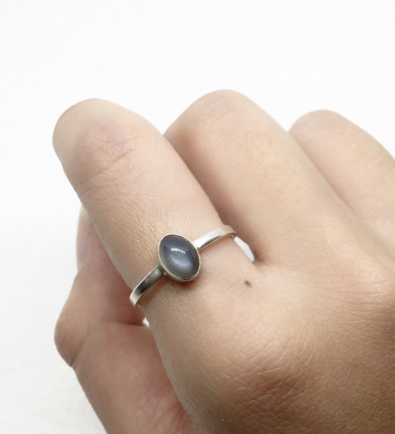 黑月光石925純銀簡約設計戒指 尼泊爾手工鑲嵌製作 - 戒指 - 寶石 藍色