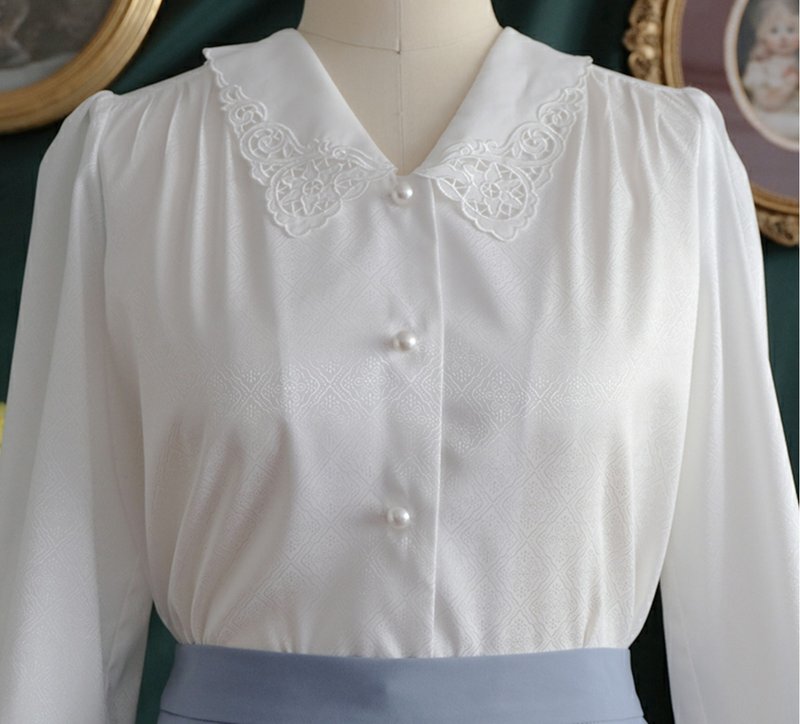 【手工製作】法式復古 刺繡領提花80年代風昭和長袖襯衫 - 女襯衫 - 聚酯纖維 白色