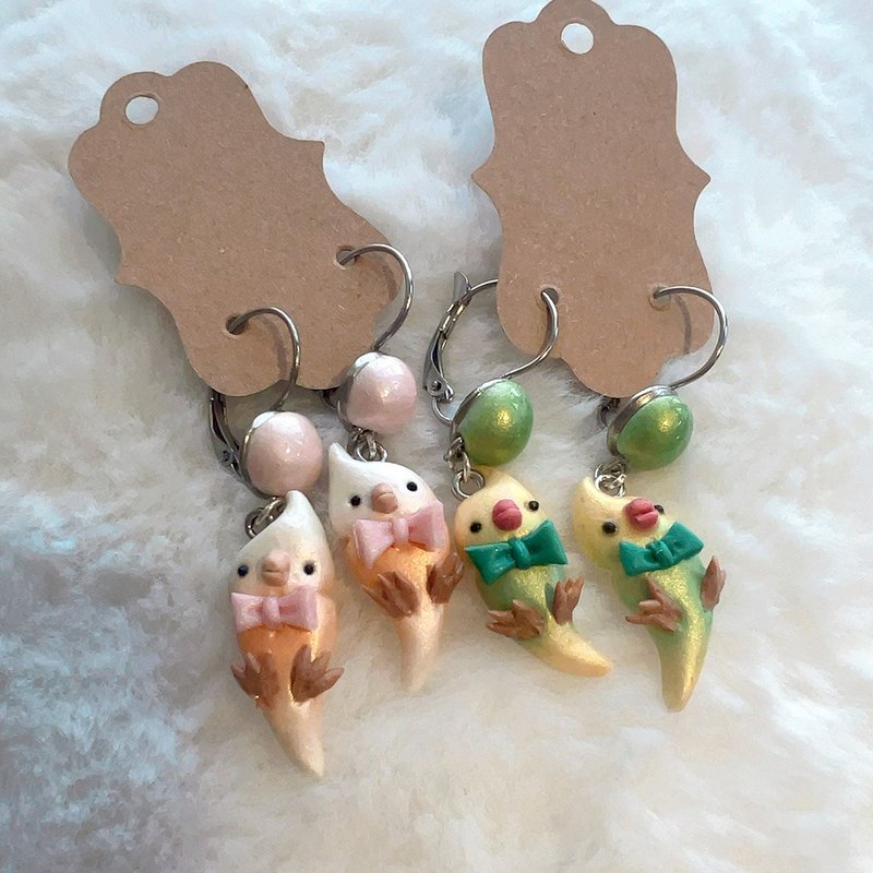 Rabbit bag parrot soft clay French earrings (two colors) - ต่างหู - ดินเหนียว หลากหลายสี