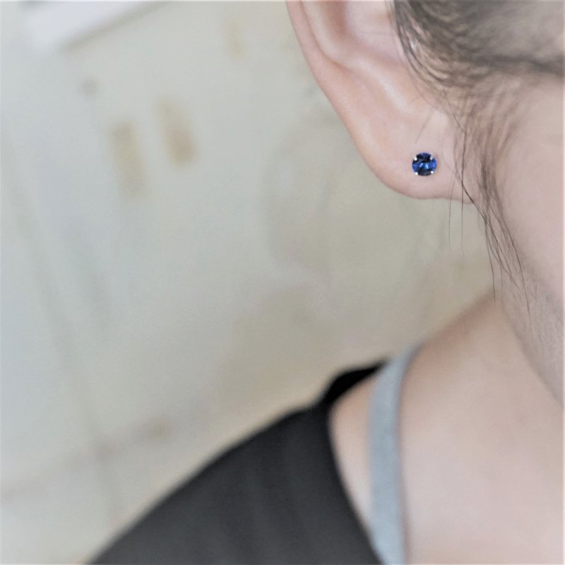 << modo彩鋯耳針 - 寶藍色 >> 925純銀耳針 / 一對 (附925銀耳扣) - 耳環/耳夾 - 純銀 藍色