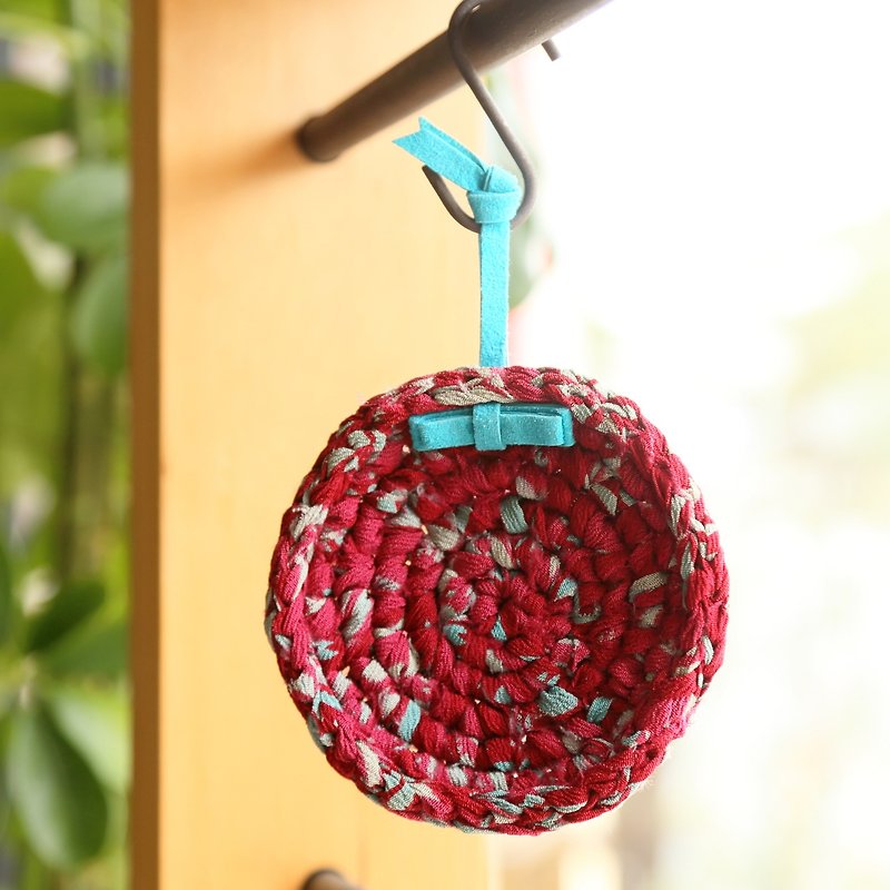 Kimono tear-knit coaster with leather loop - ที่รองแก้ว - ผ้าฝ้าย/ผ้าลินิน สีแดง