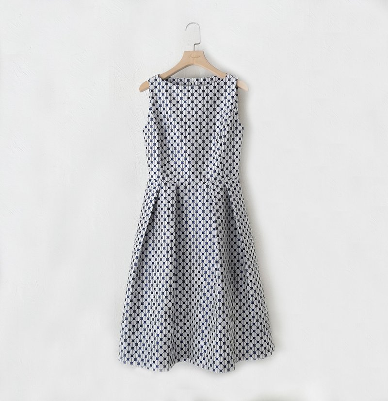 Customized series-Hepburn boat neck knee-length discount dress (blue and white) - ชุดเดรส - วัสดุอื่นๆ สีน้ำเงิน