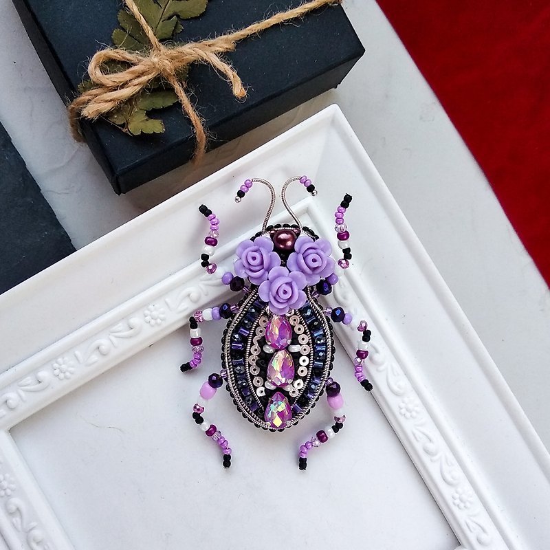 Beetle Brooch Bee Brooch Insect jewelry flower beetle Brooch with floral ornamen - Brooches - Glass 