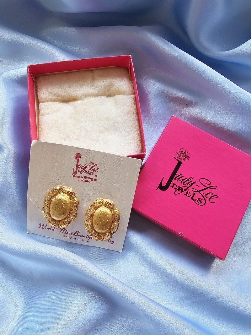 Judy Lee金色弧面刻紋纍絲邊框夾式耳環/美國西洋古董飾品 - 耳環/耳夾/耳骨夾 - 其他金屬 