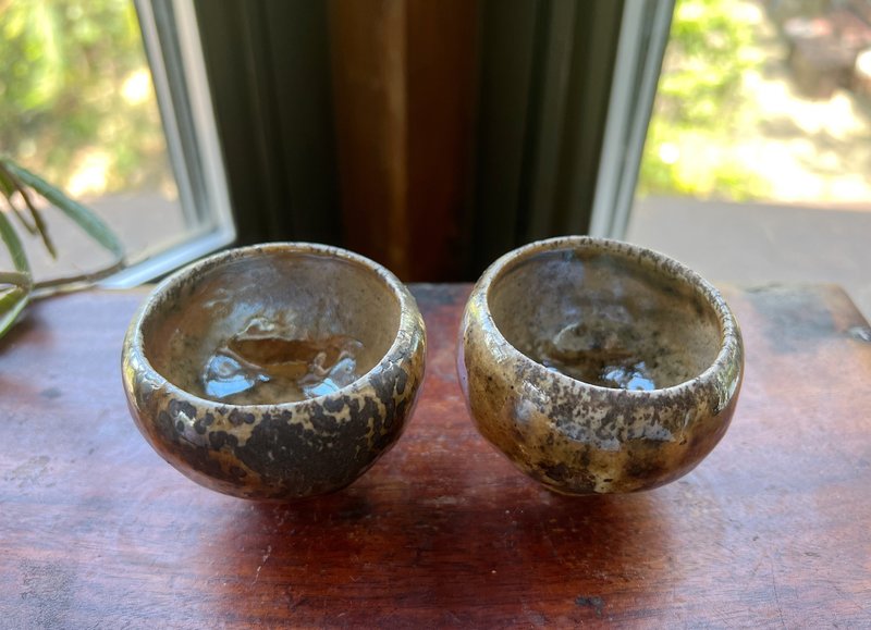 金彩落灰古樸柴燒對杯 / 一組兩杯 / 小平凡手作 - 茶壺/茶杯/茶具 - 陶 