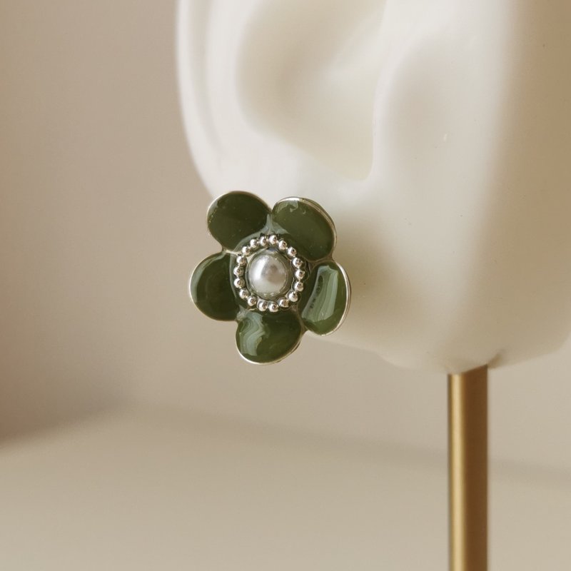 [Veverka] Retro Wave - Resin Earrings Birthday Gift Crystal Flower Resin Flower Gray Green - Earrings & Clip-ons - Resin Green