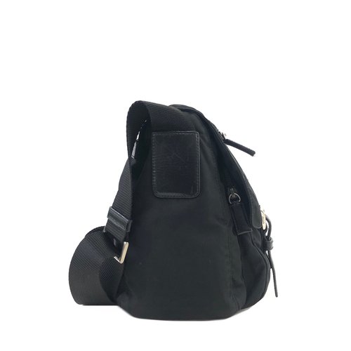 日本直送 名牌中古包 】PRADA プラダ トライアングルロゴ ナイロン