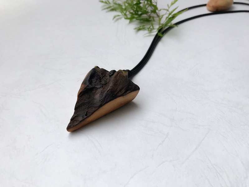gift. Tubular shell lemon elm necklace - Necklaces - Wood Multicolor