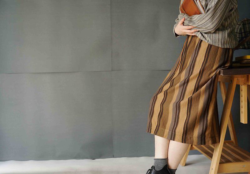 Design Handmade-Vintage Tree Dark Brown Straight Knit Skirt - กระโปรง - เส้นใยสังเคราะห์ สีนำ้ตาล