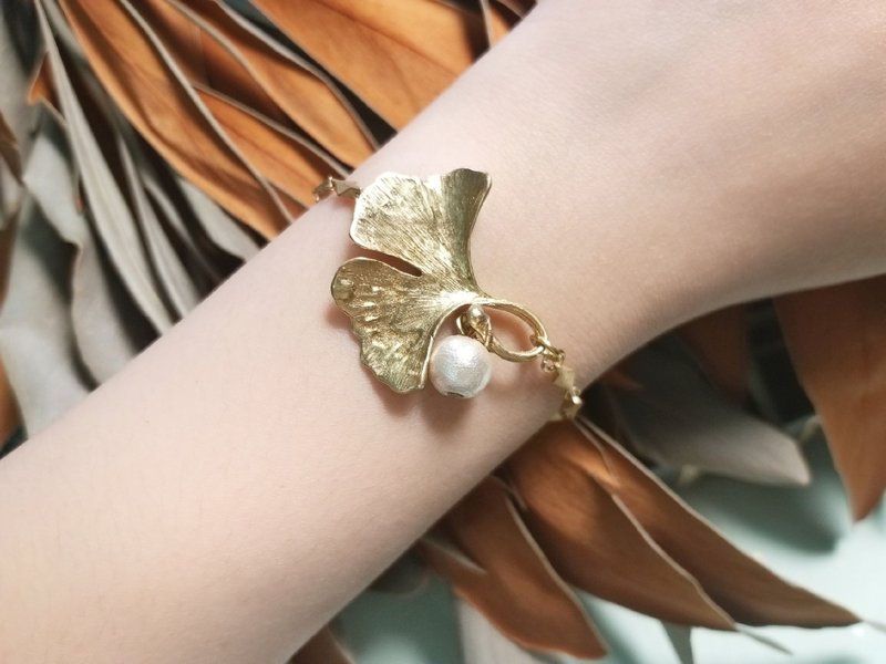 -Ginkgo Season- Bronze Cotton Pearl Bracelet - สร้อยข้อมือ - ทองแดงทองเหลือง สีทอง