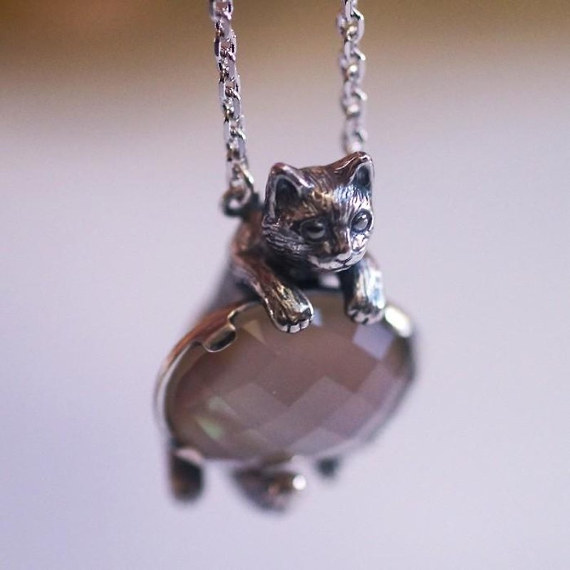 Color cat pendant - Necklaces - Other Metals Silver