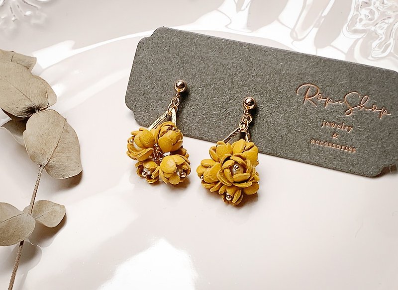 ROPEshop's [Flowers] warm yellow lamb leather flower earrings. - Earrings & Clip-ons - Copper & Brass Orange