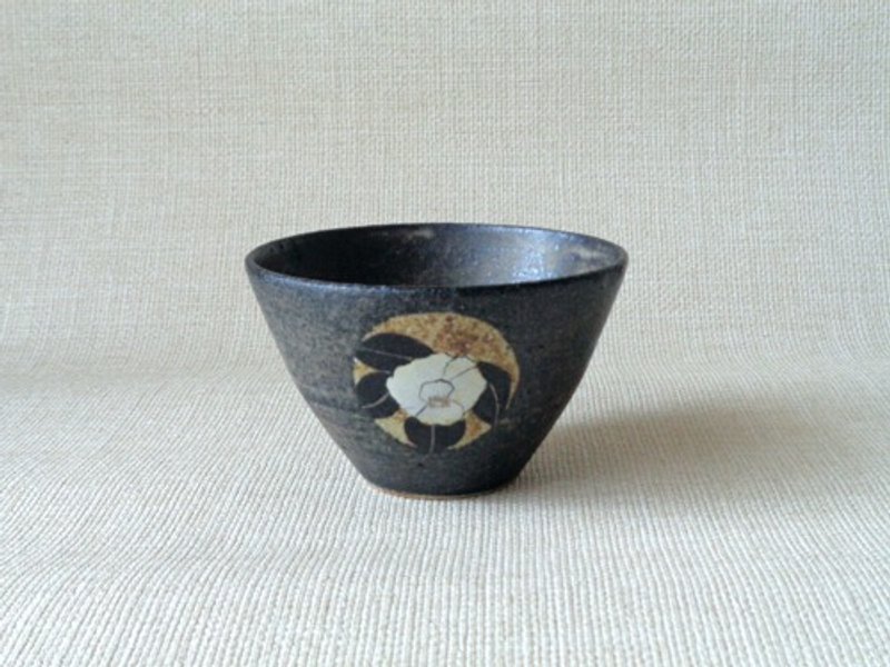 Bowl: White camellia in gold and silver - Bowls - Pottery Black