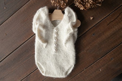 Divaprops White romper with lace for newborns: the perfect outfit for a baby