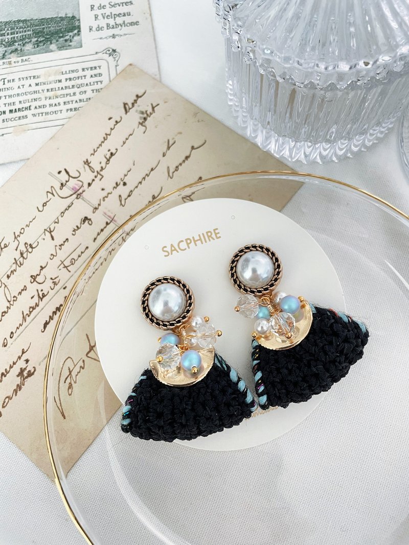 Crochet Button Earrings Swarovski Pearl Crystal Black Elegant - ต่างหู - วัสดุอื่นๆ สีดำ