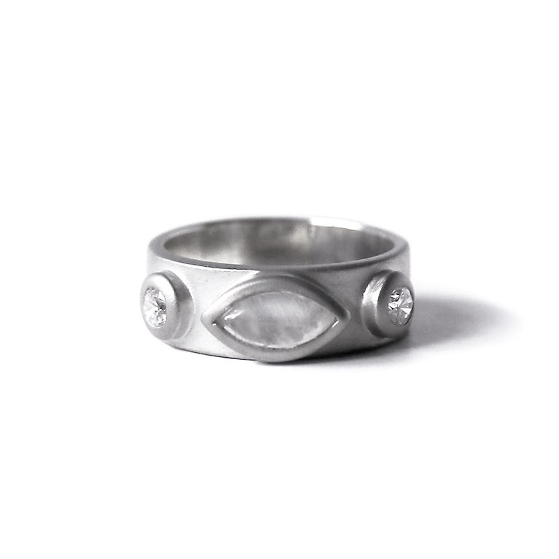 MIDAS — Moonstone Sterling Silver Ring in Matte - แหวนทั่วไป - โลหะ สีเงิน