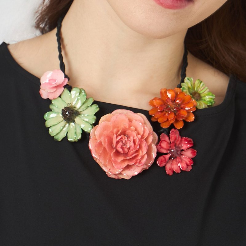 Spring Festival Flower on cotton cord - Necklaces - Plants & Flowers Multicolor