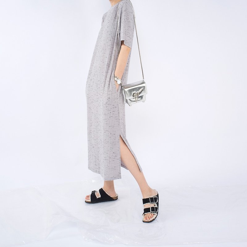 Gao fruit / GAOGUO original designer brand women's round neck short sleeve T-shirt and gray long dress in style - ชุดเดรส - เส้นใยสังเคราะห์ สีเทา