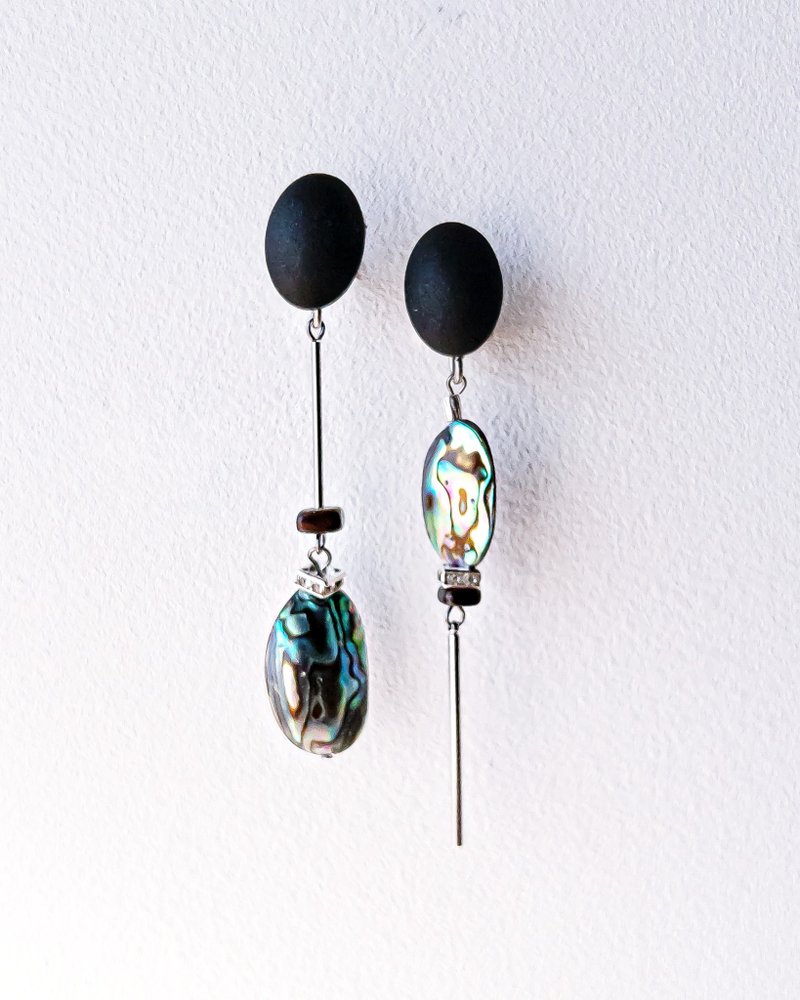 Galaxy 2way earrings /floating/ Interchangeable - 耳環/耳夾/耳骨夾 - 其他材質 黑色