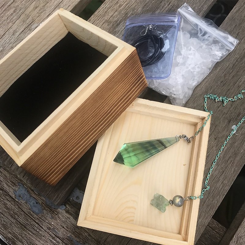 fluorite quartz pendulum necklace box set - Necklaces - Gemstone Green