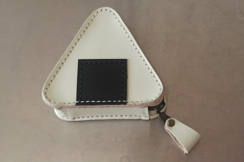 Japanese rice ball shaped triangular coin purse - Coin Purses - Genuine Leather White