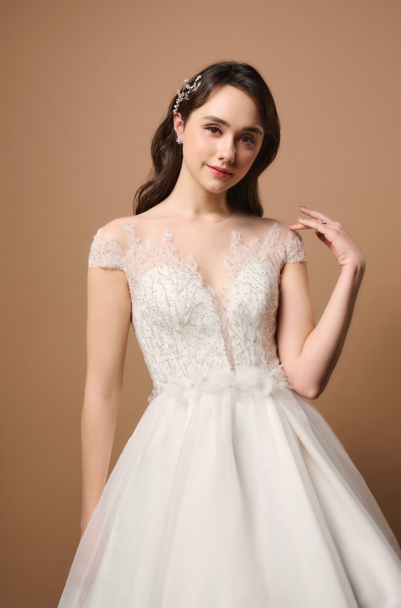 Asteria romantic floral and soft wedding dress - ชุดราตรี - วัสดุอื่นๆ ขาว