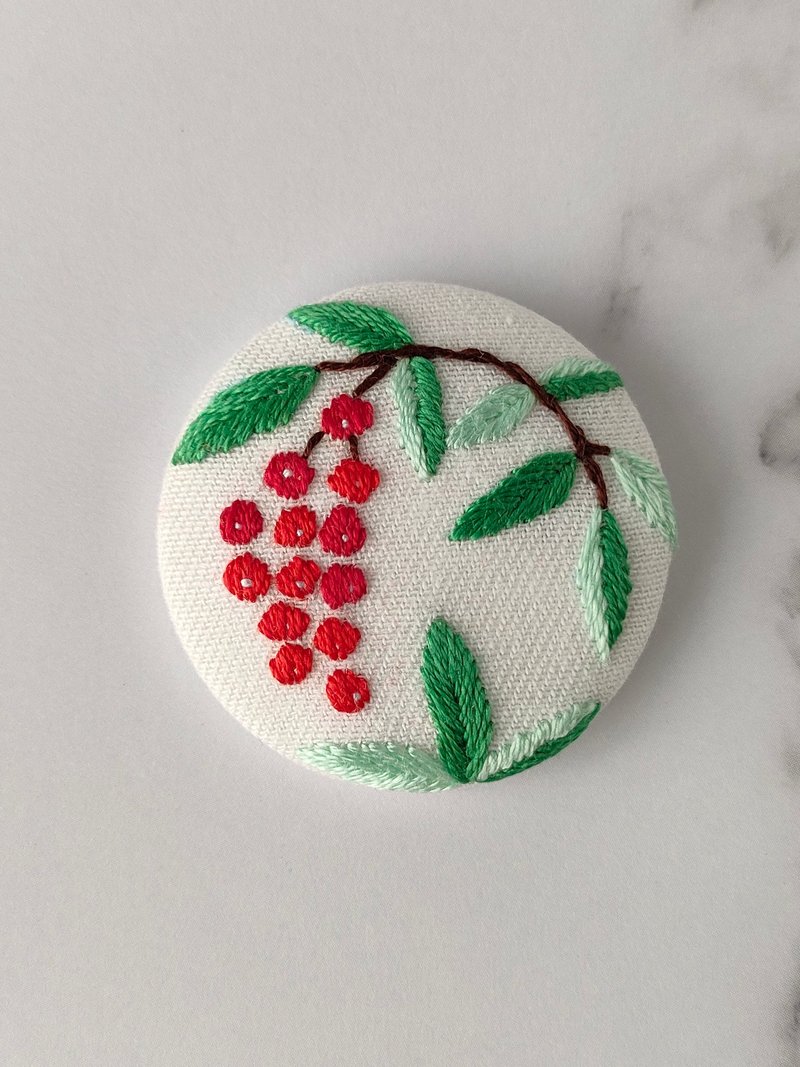 Red berry nanten embroidery brooch New Year - Brooches - Cotton & Hemp Red