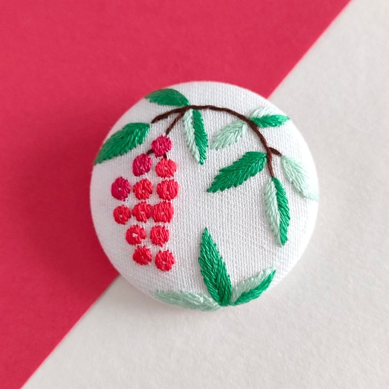 赤い実の南天刺繍ブローチ　正月 - 胸針 - 棉．麻 紅色