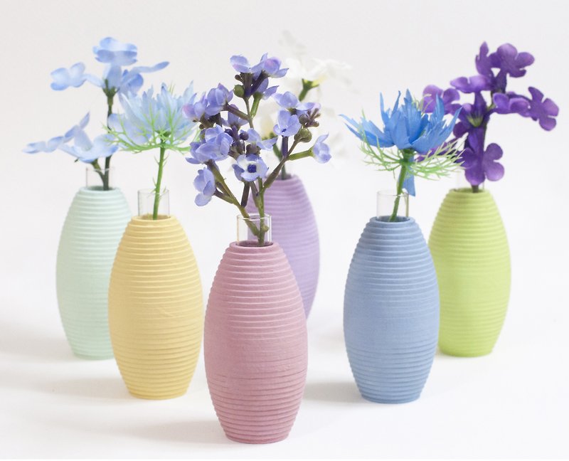 春色の卵型の花瓶