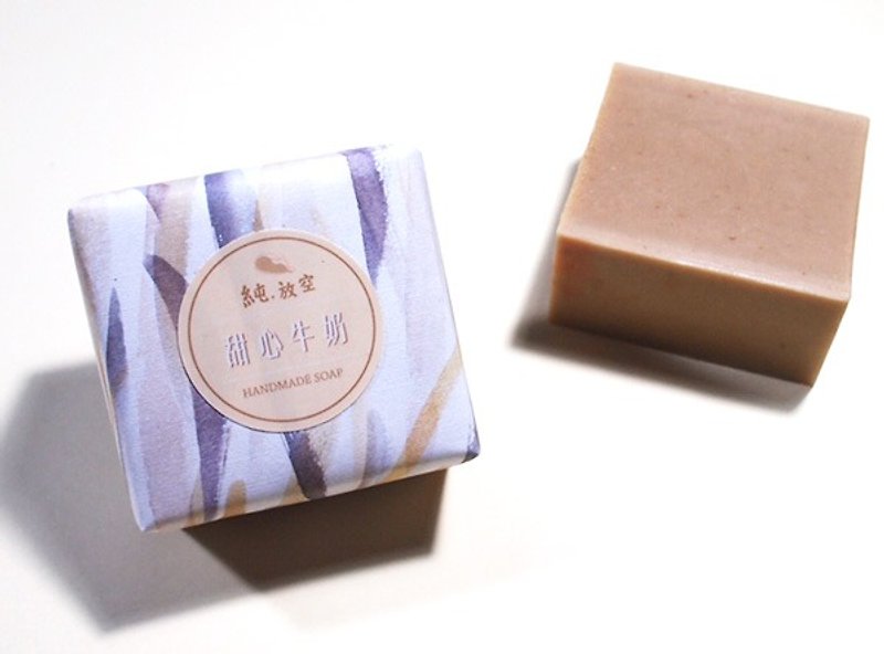 Sweet Heart Milk Soap - Moisturizes Skin/ Conditioning Cleansing - ครีมอาบน้ำ - น้ำมันหอม สีส้ม