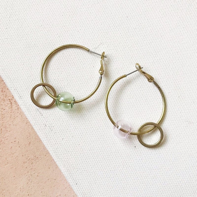 Glass bubble _ brass earring _ light vintage (can be changed) - Earrings & Clip-ons - Glass Pink