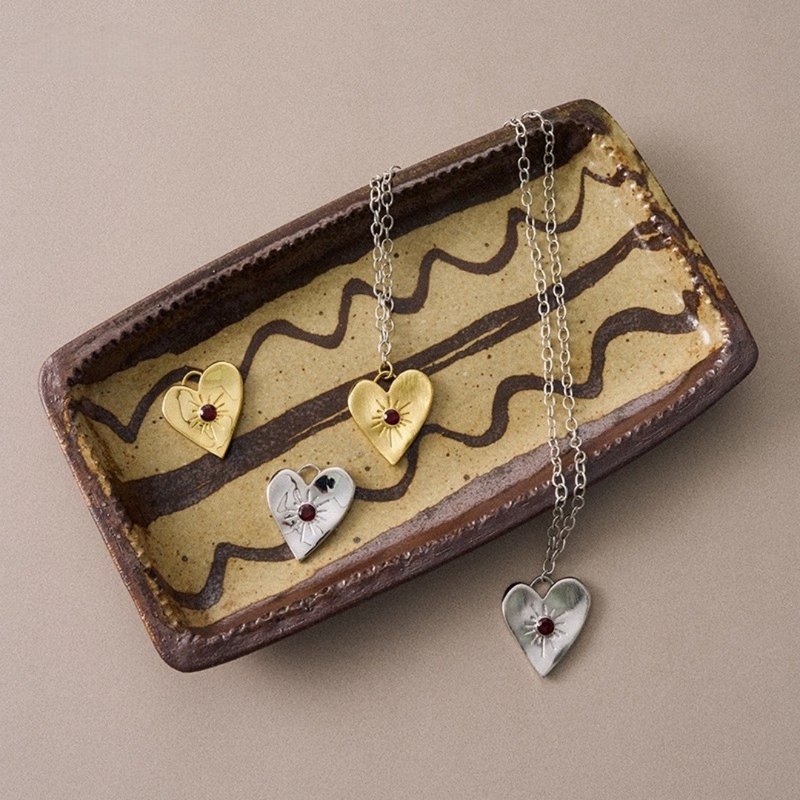 光芒愛心紅石鑲嵌項鏈 - 項鍊 - 銅/黃銅 金色