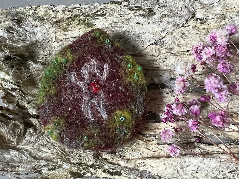 Dance Brooch - Brooches - Wool Red