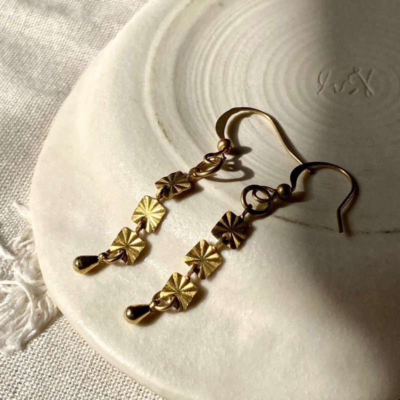 Laolin groceries | A string of Bronze earrings (pin / clip) - ต่างหู - ทองแดงทองเหลือง สีทอง