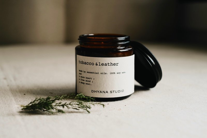 菸草與皮革 tobacco&leather 天然大豆香氛蠟燭 - 香氛蠟燭/燭台 - 精油 卡其色