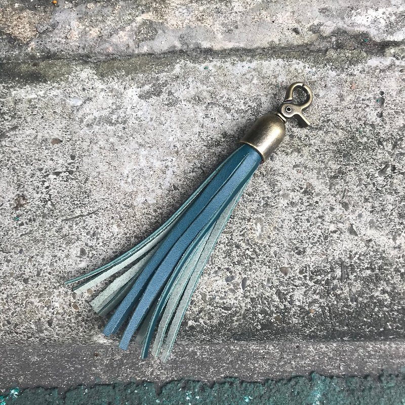 Sienna leather tassel pendant key ring - ที่ห้อยกุญแจ - หนังแท้ สีน้ำเงิน