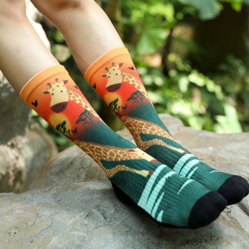 【Small Creation Socks】African Animals-Giraffe/Sports Socks/Savannah/Animals/Nature/Wildness - ถุงเท้า - วัสดุอีโค สีแดง