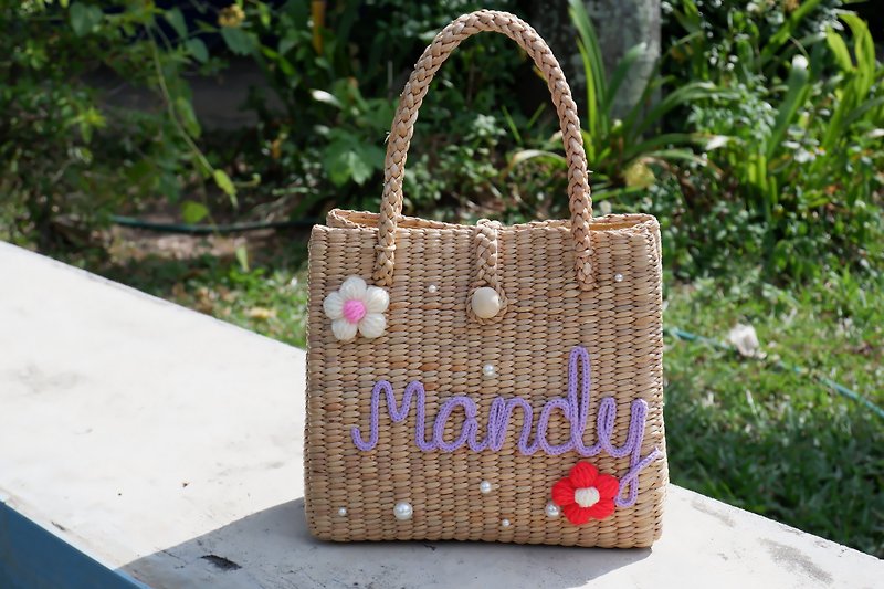 ของขวัญสั่งทำพิเศษ กระเป๋าสาน Straw tote bag  稻草手提袋  草編包 - กระเป๋าถือ - พืช/ดอกไม้ 