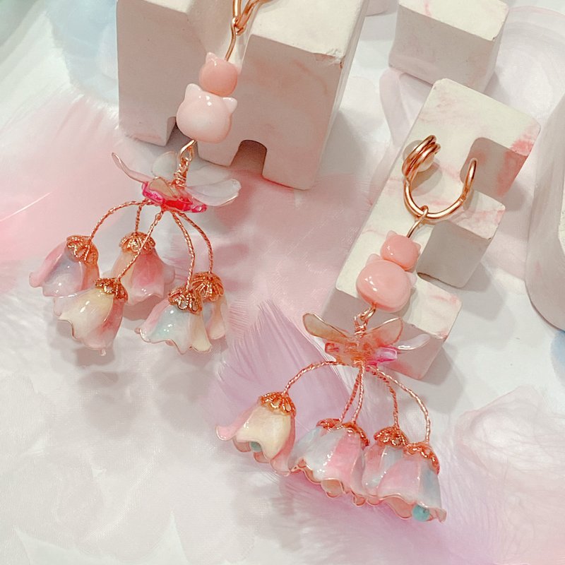 Cat and cat hanging bell flower dream limited edition hit color healing earrings painless Clip-On/ ear acupuncture - ต่างหู - เรซิน หลากหลายสี