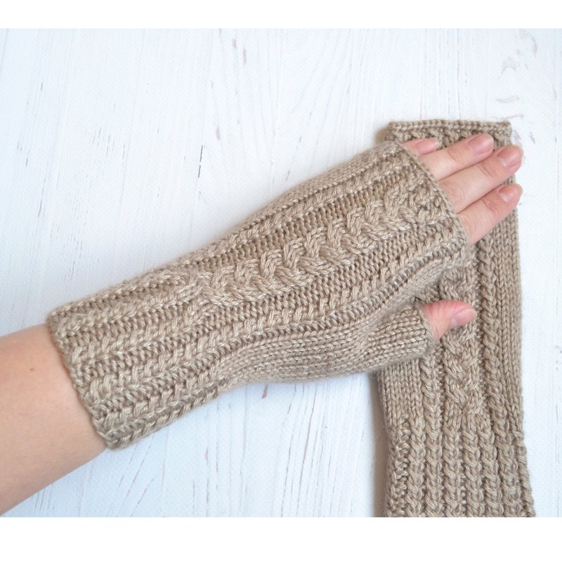 Fingerless gloves for woman, super soft beige mittens, knit hand warmers - ถุงมือ - วัสดุอื่นๆ สีกากี