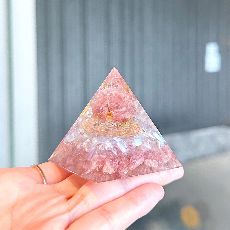 【鏤空•浮離—草莓晶+蛋白石】奧根能量塔(5cm) - 擺飾/家飾品 - 水晶 