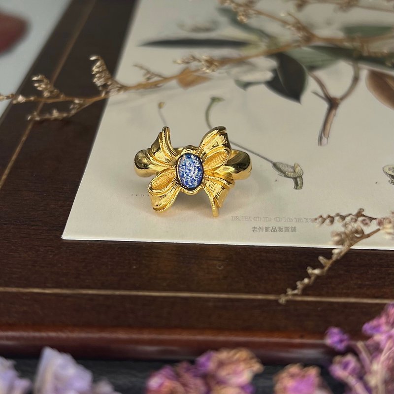 Avon Gold Bow Opal Ring - แหวนทั่วไป - โลหะ สีทอง