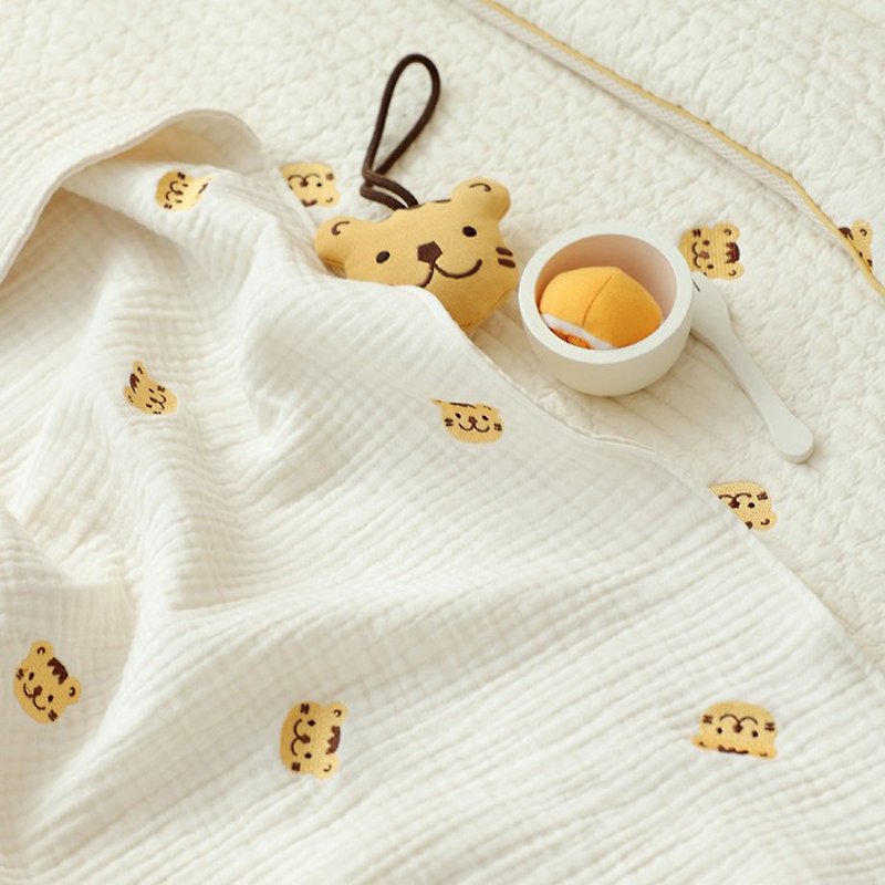 韓國Chezbebe 奶黃小虎六層紗刺繡被 - 嬰兒床/床圍/寢具 - 棉．麻 
