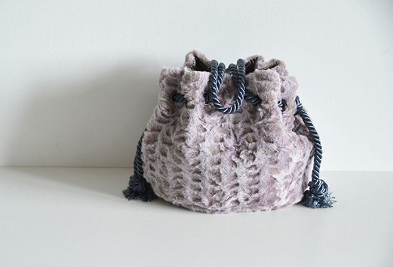 Limited Quantity Luxury Eco-Fur Marine Bag Lavender Greige - กระเป๋าถือ - ผ้าฝ้าย/ผ้าลินิน 
