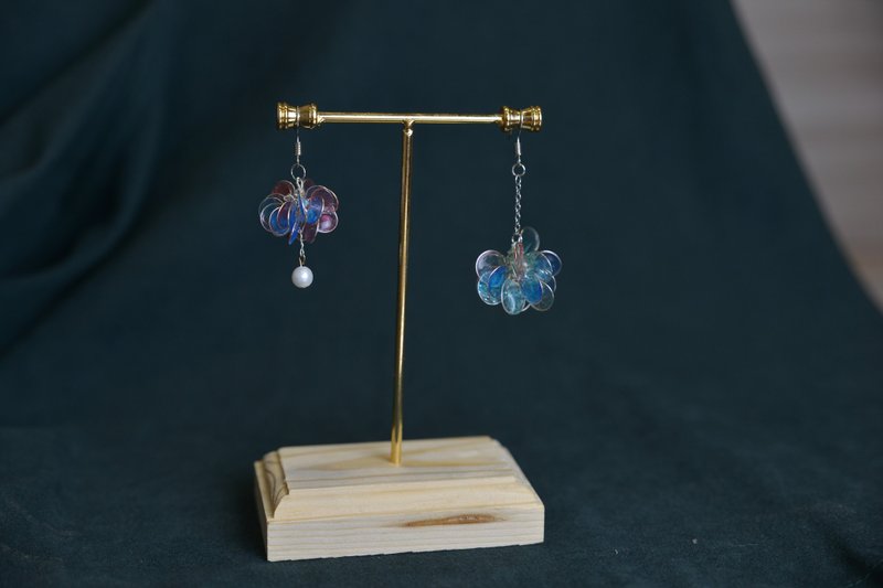 Sandra's pure ~ classic dream flower ball (blue and red) pearl resin earrings - Earrings & Clip-ons - Resin Purple