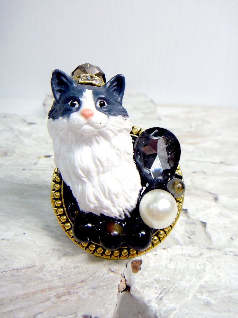 TIMBEE LO Black and White Persian Cat King Ring
