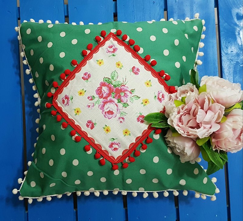 Nordic style vintage green polka dot red flower pattern, red beige white hair ball pillow / pillow - หมอน - กระดาษ สีเขียว