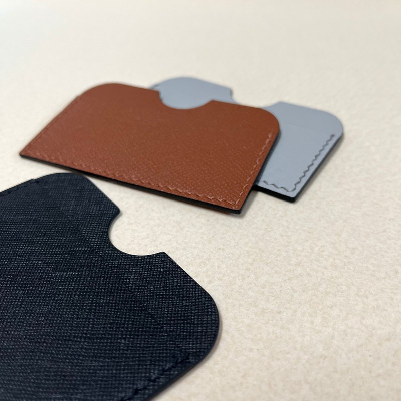 ミニマルなレザーカードケース - クロスグレインシリーズ - 名刺入れ・カードケース - 革 ブラック