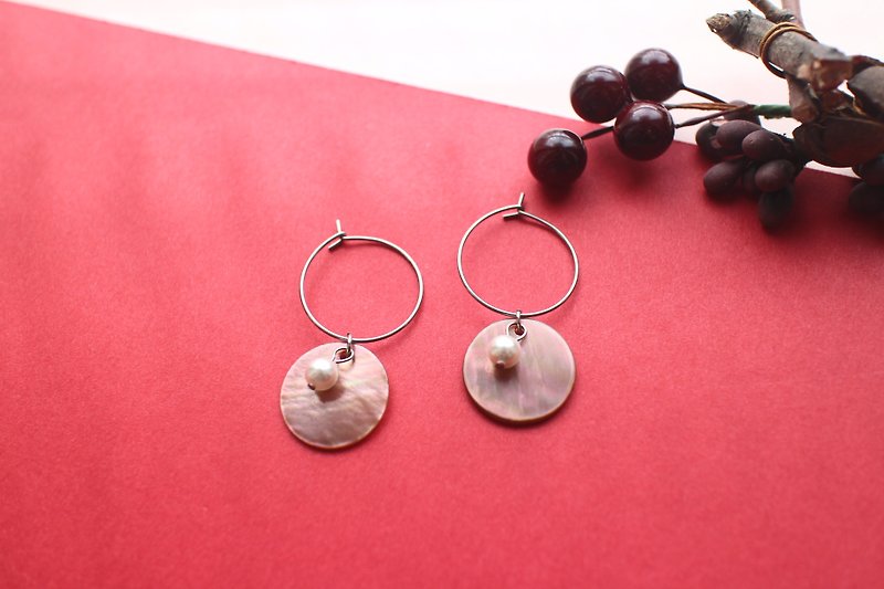 Little brown-Sea shell earrings - Earrings & Clip-ons - Stainless Steel Multicolor